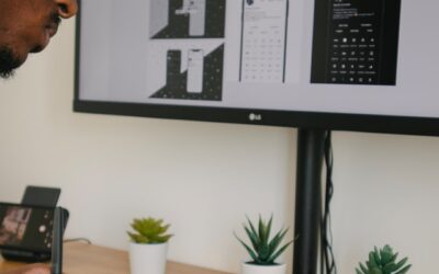 3 Reasons We Love the “Peek Over Your Shoulder” Style of Coaching